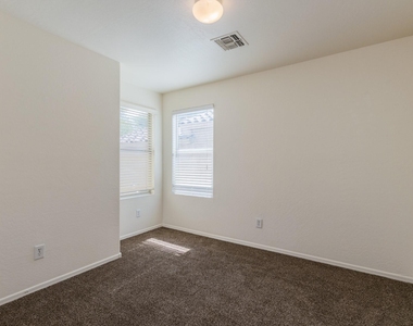 10018 W Winslow Avenue - Photo Thumbnail 14