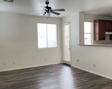 10018 W Winslow Avenue - Photo Thumbnail 2
