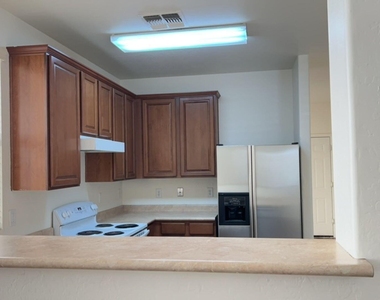 10018 W Winslow Avenue - Photo Thumbnail 3