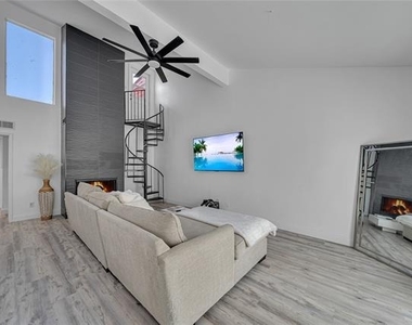 6738 Eastridge Drive - Photo Thumbnail 16