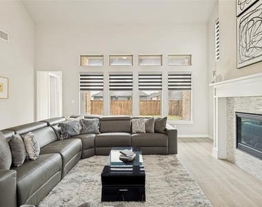 3051 Calderdale Court - Photo Thumbnail 6