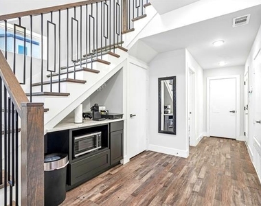 521 Faulk Street - Photo Thumbnail 2