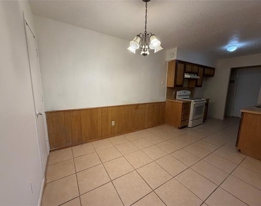 425 Signal Hill Court N - Photo Thumbnail 4