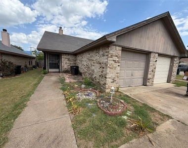 425 Signal Hill Court N - Photo Thumbnail 15