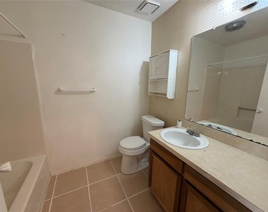 425 Signal Hill Court N - Photo Thumbnail 5