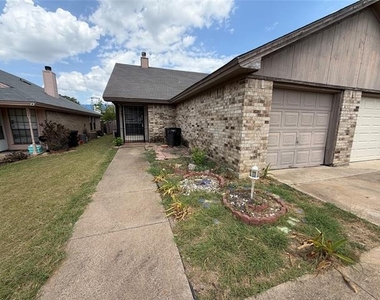 425 Signal Hill Court N - Photo Thumbnail 14