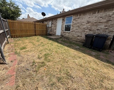 425 Signal Hill Court N - Photo Thumbnail 13