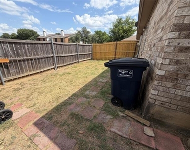 425 Signal Hill Court N - Photo Thumbnail 12
