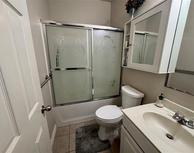 1100 Annalea Cove Drive - Photo Thumbnail 18