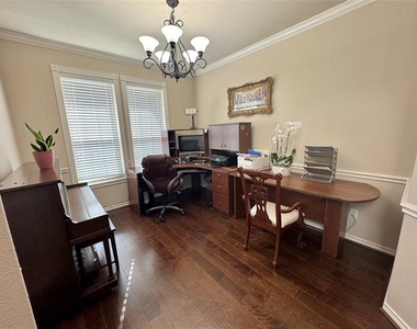 1100 Annalea Cove Drive - Photo Thumbnail 4
