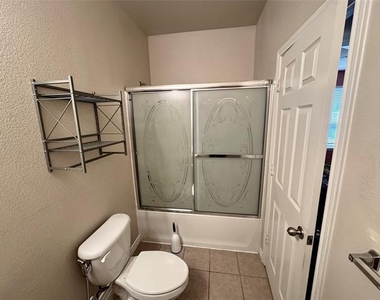 1100 Annalea Cove Drive - Photo Thumbnail 10