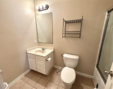 1100 Annalea Cove Drive - Photo Thumbnail 9