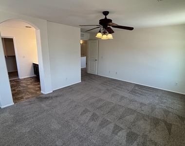 624 W Mesquite Tree Lane - Photo Thumbnail 11