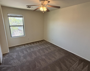 624 W Mesquite Tree Lane - Photo Thumbnail 15