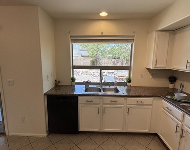 624 W Mesquite Tree Lane - Photo Thumbnail 6