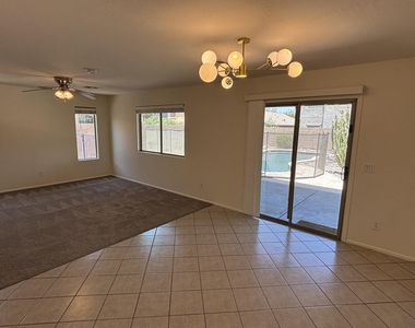 624 W Mesquite Tree Lane - Photo Thumbnail 3