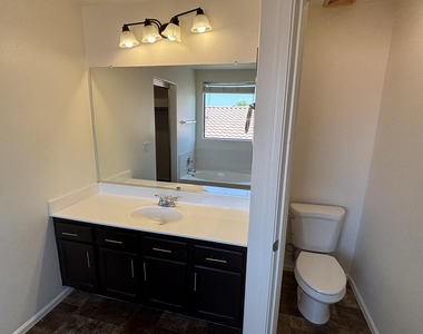 624 W Mesquite Tree Lane - Photo Thumbnail 13
