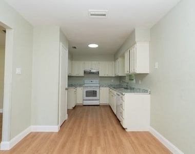 106 Mapleleaf Lane - Photo Thumbnail 7