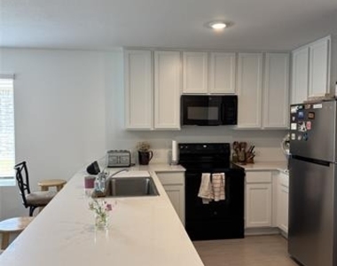 1105 Ledgestone Drive - Photo Thumbnail 7