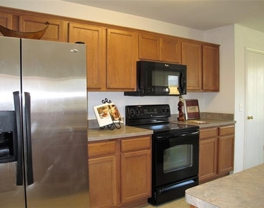 612 Fleming Street - Photo Thumbnail 2