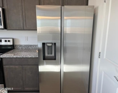 6006 W Hartford Court - Photo Thumbnail 5