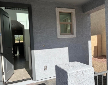 6006 W Hartford Court - Photo Thumbnail 1