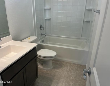 6006 W Hartford Court - Photo Thumbnail 15