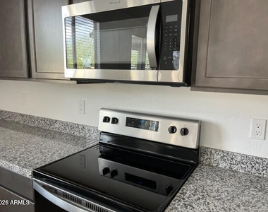 6006 W Hartford Court - Photo Thumbnail 6