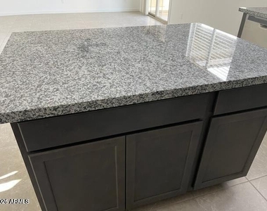 6006 W Hartford Court - Photo Thumbnail 3