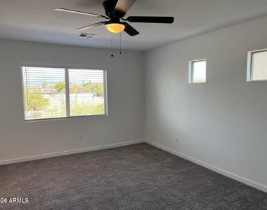 6006 W Hartford Court - Photo Thumbnail 10
