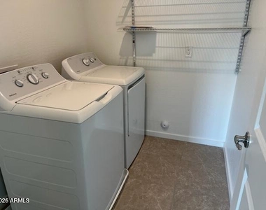 6006 W Hartford Court - Photo Thumbnail 16