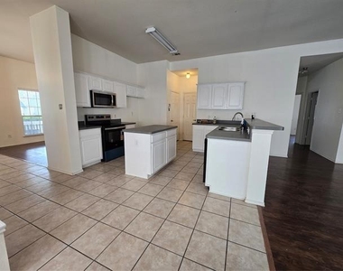 2410 Parkview Drive - Photo Thumbnail 10
