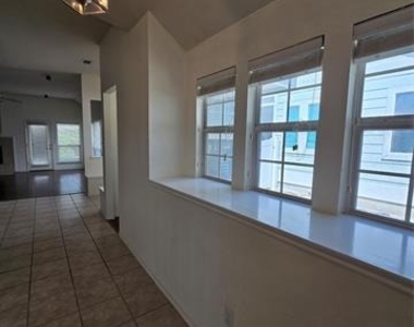 2410 Parkview Drive - Photo Thumbnail 6