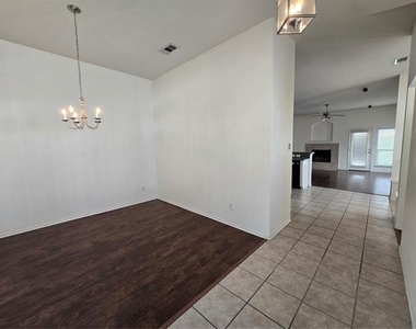 2410 Parkview Drive - Photo Thumbnail 5