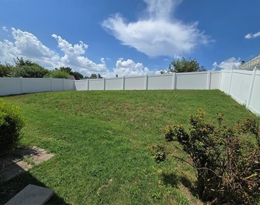 2410 Parkview Drive - Photo Thumbnail 4