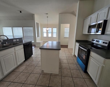 2410 Parkview Drive - Photo Thumbnail 12