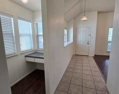 2410 Parkview Drive - Photo Thumbnail 7