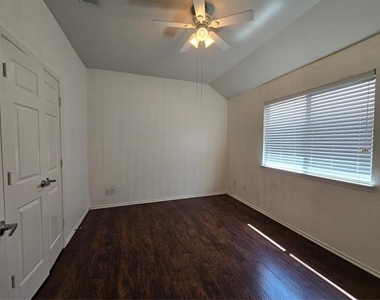 2410 Parkview Drive - Photo Thumbnail 17