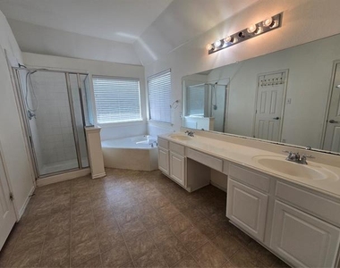 2410 Parkview Drive - Photo Thumbnail 13