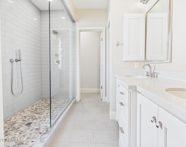 4816 N Woodmere Fairway -- - Photo Thumbnail 17