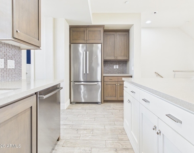 4816 N Woodmere Fairway -- - Photo Thumbnail 7