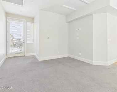 4816 N Woodmere Fairway -- - Photo Thumbnail 15