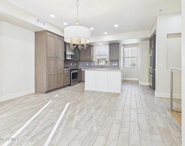 4816 N Woodmere Fairway -- - Photo Thumbnail 11
