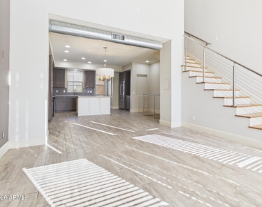 4816 N Woodmere Fairway -- - Photo Thumbnail 10