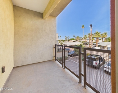 4816 N Woodmere Fairway -- - Photo Thumbnail 5