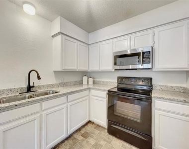 7002 Lincoln Drive - Photo Thumbnail 10