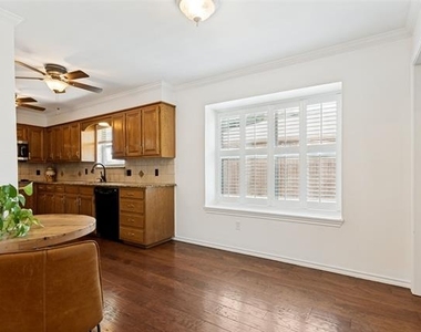 1005 De Pauw Drive - Photo Thumbnail 9