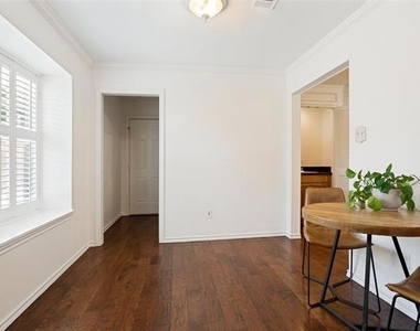 1005 De Pauw Drive - Photo Thumbnail 10