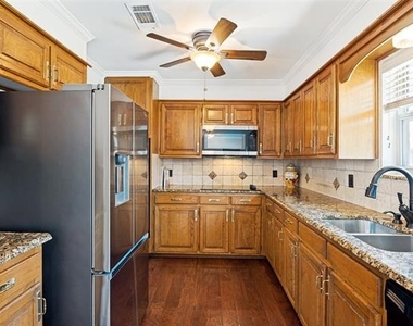 1005 De Pauw Drive - Photo Thumbnail 8
