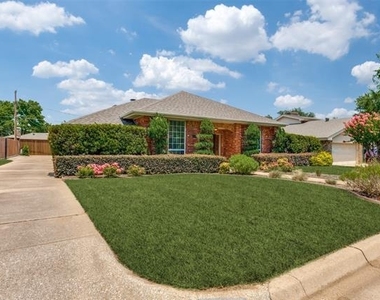 1005 De Pauw Drive - Photo Thumbnail 2